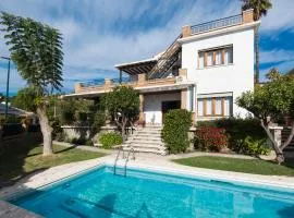 Queen Fabiola Villa, spacius home with private Pool in east Malaga