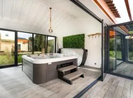 São Brás Luxury Home - Jacuzzi & Garden