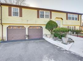 Charming Windsor Home with Private Backyard!, ξενοδοχείο σε Windsor