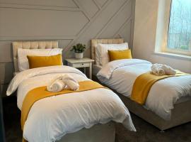 핼리팩스에 위치한 호텔 Cozy 3 Bed Home in Halifax with Secure Parking - Long & short stays welcome!