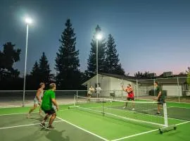 Riverfront Beauty with Pickle Ball Court