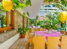 SorrentoVibes - Villa in Sorrento Center with gardens and outdoor space