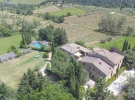 Villa Chianti with exclusive pool and typical barn, hotel sa Greve in Chianti
