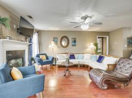 Spacious Family-Friendly Home in Denham Springs!: Denham Springs şehrinde bir otel