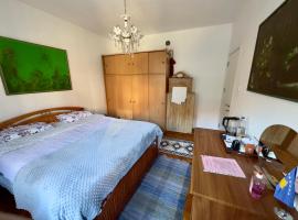 Privāta brīvdienu naktsmītne Convini Bed & Bathroom Homestay pilsētā Priština