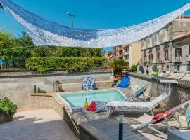 Spacious Villa with 4 rooms, pool, solarium & garden