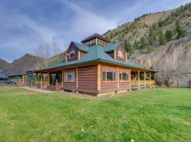 Salmon Vacation Rental with Mountain Views!