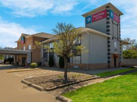 SureStay Plus Hotel by Best Western Topeka, hotell i Topeka