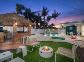 Tropical Villa Oasis - Salt Pool, BBQ, Game Room, Hot Tub, Luxury Amenities!, hotel em Deerfield Beach