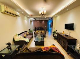 Fortune Home Service Apartment 4Bhk,J-191 Saket, golf hotel in New Delhi