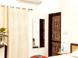 THE PARADISE SUITES -- STUDIO ROOMS -- High Rated Rooms in Area, hotel v destinaci Phagwara
