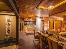 『てぃぐまの宿』地平線まで見渡せる圧巻の屋外テラスビュー！300余年の歴史ある壺屋焼がご堪能出来る宿