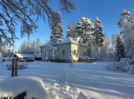 Lugnet, hotel with parking in Skebobruk