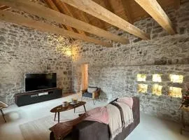 Maison Laurel - Exquisitely Renovated Centuries Old Stone Estate With Private Pool, Near Split and Omiš