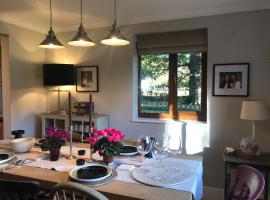 Rural house 2BR 4 person 20 min f/beach, Rolvenden: Rolvenden şehrinde bir otoparklı otel