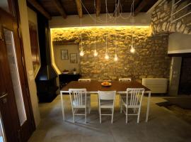 Cal Matiner Casa Rural ***, allotjament amb cuina a Salsadella