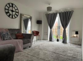 Walsall New Large House with Garden, pet-friendly hotel in Pelsall