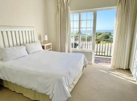 8 Settler Sands Beachfront Accommodation Sea View, hotel in Port Alfred