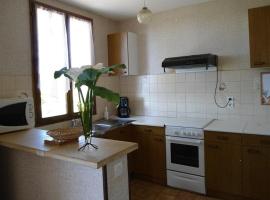 En P&eacute;rigord Noir paulin maison au calme proche