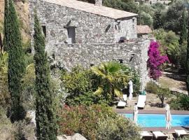 LUXURY 270M² HOUSE OF CHARACTER IN OLD STONES WITH HEATED POOL, NEAR CALVI, hotell i Calenzana