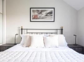 Olive Tree Townhouse, with parking, hotel v destinácii Whitstable
