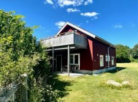 Holiday apartment at the beautiful island Lyr "Magasinet 1", hotel v destinaci Nösund