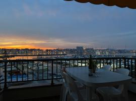 Precioso apartamento en primera línea de mar, hotel in L'Escala