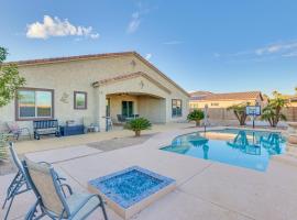 Arizona Home with Pool and Patio, Near Sports Stadiums, cottage ở Goodyear
