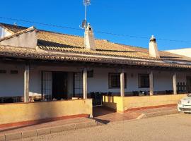Estudio 1 Hacienda Torrepalma, помешкання з кухнею у місті Torrepalma