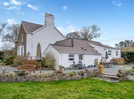 Mayeston Barn Holiday Home, hotel en Pembroke Dock