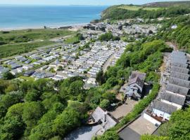 Ewyn Y Don - 2 Bedroom Apartment - Pendine, hotel in Pendine