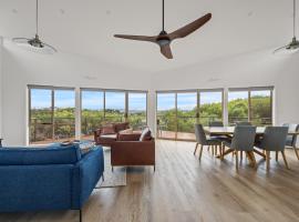 Beach Escape Penthouse 2 Bdr Apartment, hotel v destinaci Sandy Point