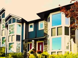 Lovely comfy home private bath in central Calgary, goedkoop hotel in Calgary