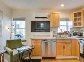 Walkable Downingtown Studio with Spacious Deck, hotel with parking in Downingtown