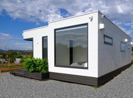 Off grid smart Home on a regenerative farm, hôtel pour les familles à Coldstream