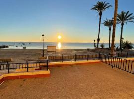 Charming Beachfront apartment, apartamento en Murcia