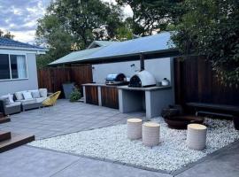 Inner City Boutique Home. Pet and Family Friendly!, hôtel à Canberra