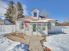 Westcliffe Home with Deck Less Than Half-Mi to Main Street!, hotel cu parcare din Westcliffe