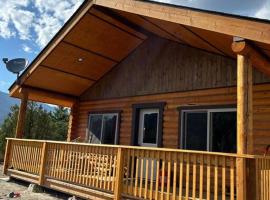 McDonald Cabin #3 next to YNP, hotel v destinaci Sphinx