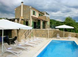 Family friendly house with a swimming pool Bartolici, Central Istria - Sredisnja Istra - 21934, hotel con piscina en Livade