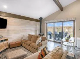 Quiet and Cozy Lakefront Home Near Mt Boyne