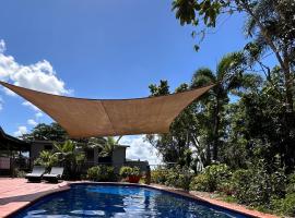 Feng Shui Sugarcane Cabin, Hotel in Proserpine