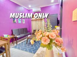 AISY HOMESTAY - Rumah 2,3: Kampong Tanjong Karang, Hospital Tanjung Karang yakınında bir otel