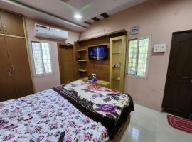 SCK Home Stay، كوخ في حيدر أباد