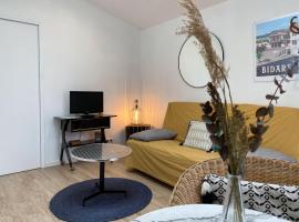 Ilbarritz, T2 proche plage/parking/terrasse, Hotel in Bidart