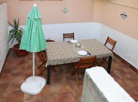 Appartamento con Cortile Privato, hotel in Santo Stefano di Camastra