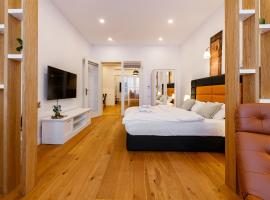 The Chic One, Unirii Square View