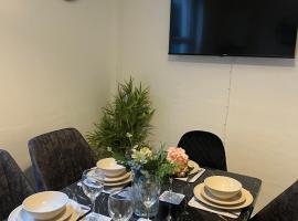 Abington Park 5 Bedrooms with en-suite, hotel in Spinney Hill