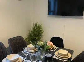 Abington Park 5 Bedrooms with en-suite