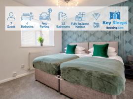 Four Bedroom By Keysleeps Short Lets Peterborough With Free Parking Spacious Central Contractor, orlofshús/-íbúð í Peterborough